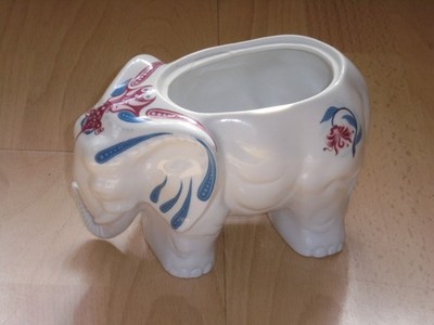 Royal Pavilion Elisabeth Arden Pflanzschale ''Elefant''  Porzellan verz. 18x10x10c