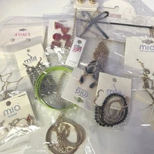 Mixed Branded 10pc Mystery Jewelry Lot!!! Brand New. Earring, bracelet necklace