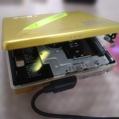 SONY MZ-E70 MiniDisc Player Recorder Yellow Portable Accessories