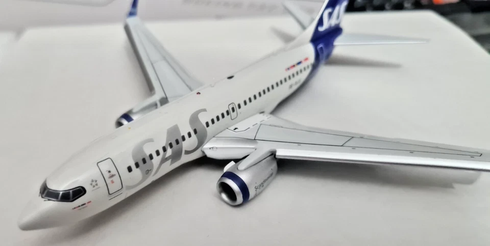 Boeing B737-700 SAS Scandinavian SE-RJX - Scala 1:200 - JC Wings 200 - Immagine 2 di 4