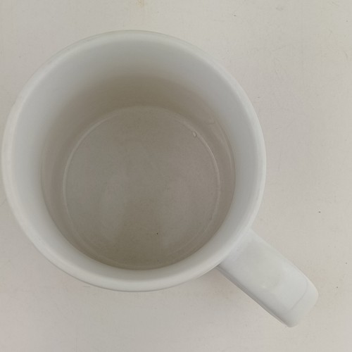 Taza de café de cerámica Disney EPCOT Lg orejas/banderas de Mickey 4,5" de alto x 4" de diámetro - Imagen 5 de 6