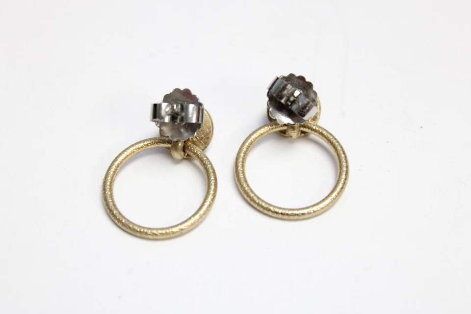 Золотистые серьги-стукеры с зеленым камнем Lia Sophia - Изображение 3 из 4