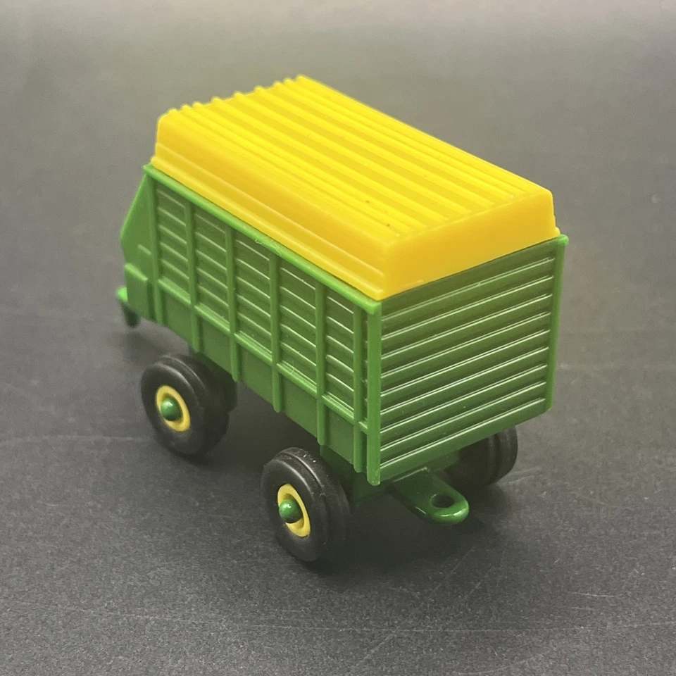 Ertl 1:64 John Deere Forage Wagon Plastic Diecast Green Yellow Trailer - Image 2 of 4