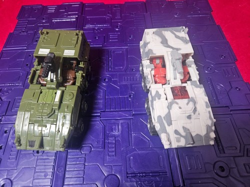 2 Transformers Movie Figures - Wreckage Deluxe Class & Bludgeon Deluxe Class - Picture 4 of 6