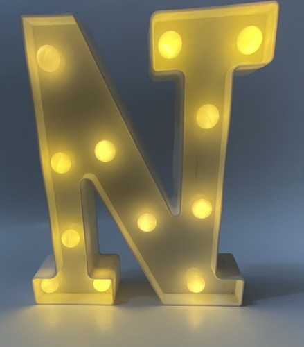 Light Up Plastic White Alphabet Letter “N” Lights Standing Hanging 8.5” X 7.5” - 第 3/5 張圖片