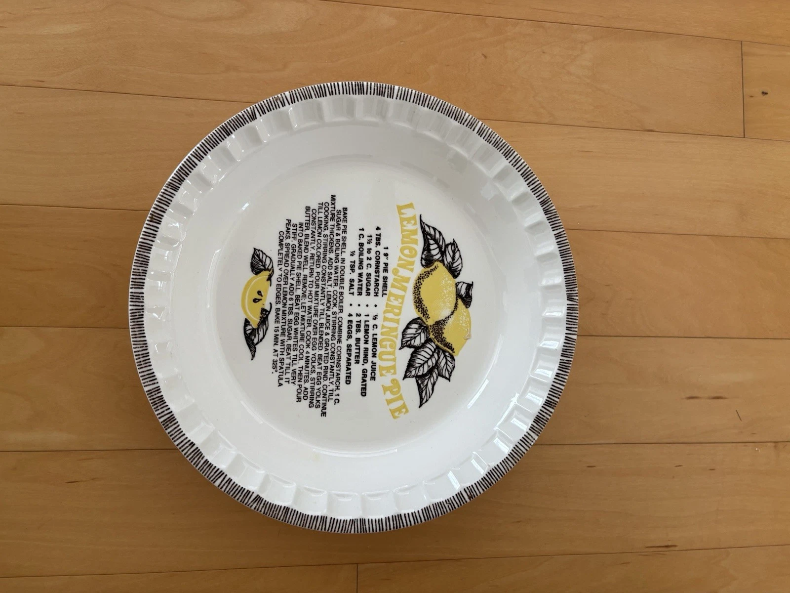 Vintage Royal China Jeannette Lemon Meringue Pie Recipe, White Fluted Edge, 9 in
Opens in a new wind