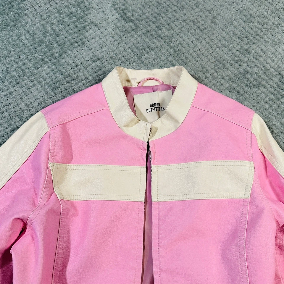 Jaqueta de motociclista URBAN OUTFITTERS NOVA COM ETIQUETAS listra rosa/branca couro sintético G - Imagem 4 de 4