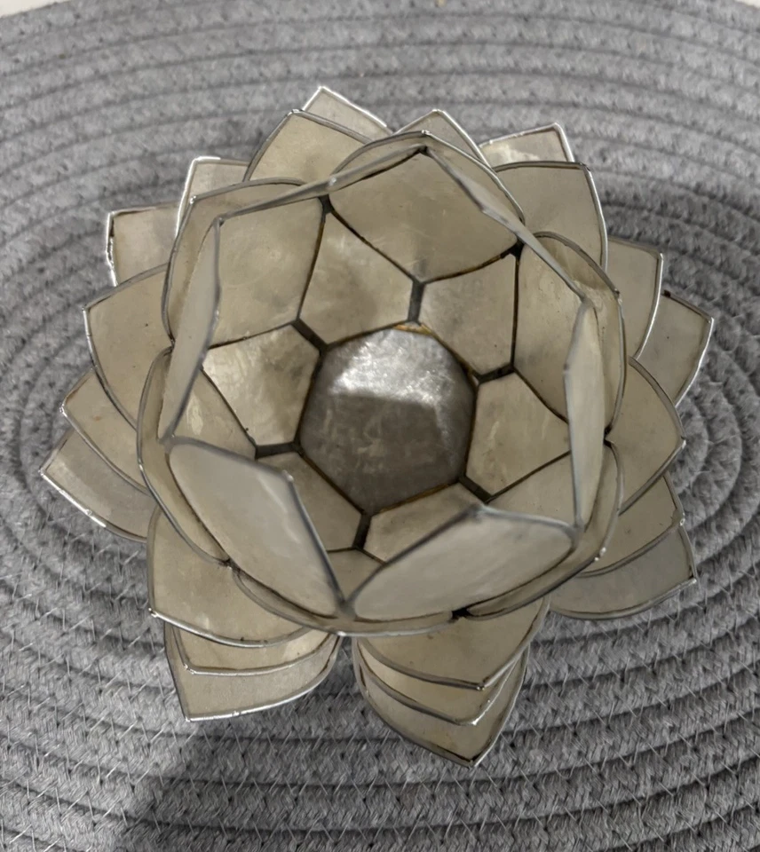 Candelabro votivo Capiz Shell Blooming Lotus vintage - Juego de dos Foto 3 de 4