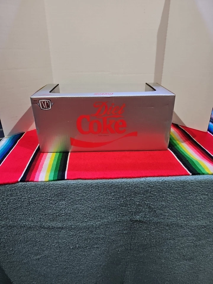 M2 MACHINES 1976 GMC SIERRA GRANDE 15 CUSTOM SQUAREBODY BEDLESS 1:24 COCA-COLA - Image 3 of 4