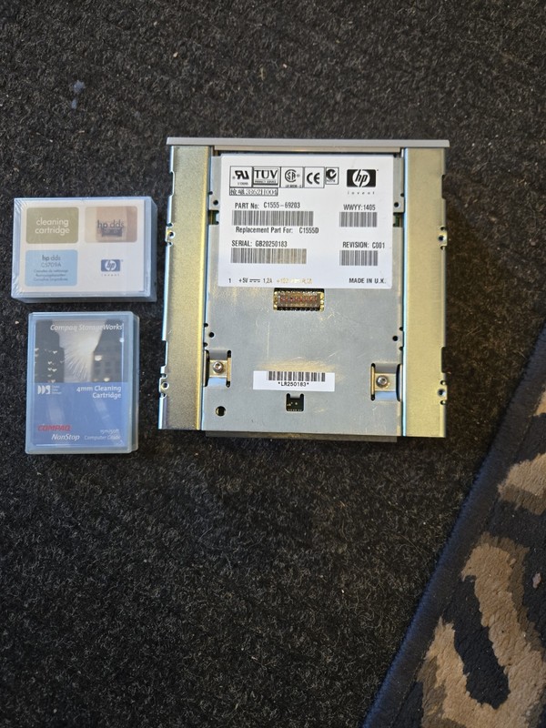 Streamer HP Surestore C1555-69203 12/24GB SCSI 50-PIN  5.25''