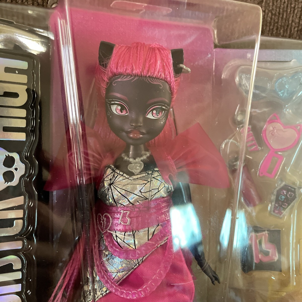 Monster High G3 Catty Noir Fashion Doll with Pet In Hand | eBay