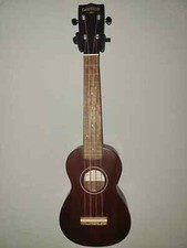 Gretsch G9100-L Soprano Long-Neck Ukulele with Gig Bag, Vintage Mahogany Stain