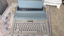 Macchina da scrivere elettrica Olivetti ET personal 56