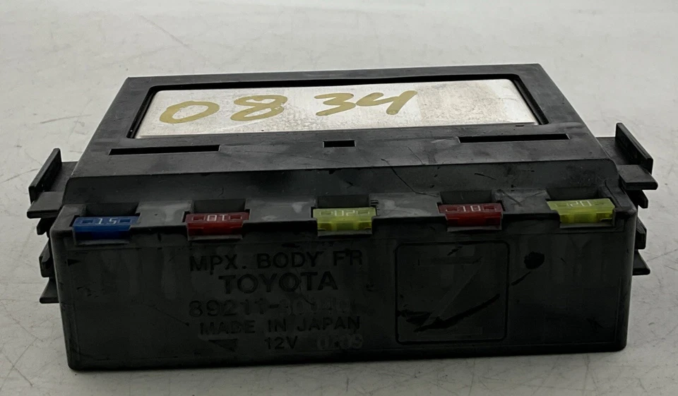 Módulo de control de red multiplexado Lexus GS450h 2011 89211-30040 OEM Foto 2 de 4