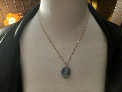 14 k Gold pendant and chain, Cat motif