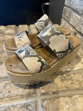 J/Slides 8 Womens Sandals New Without Tags Snakeskin Print
