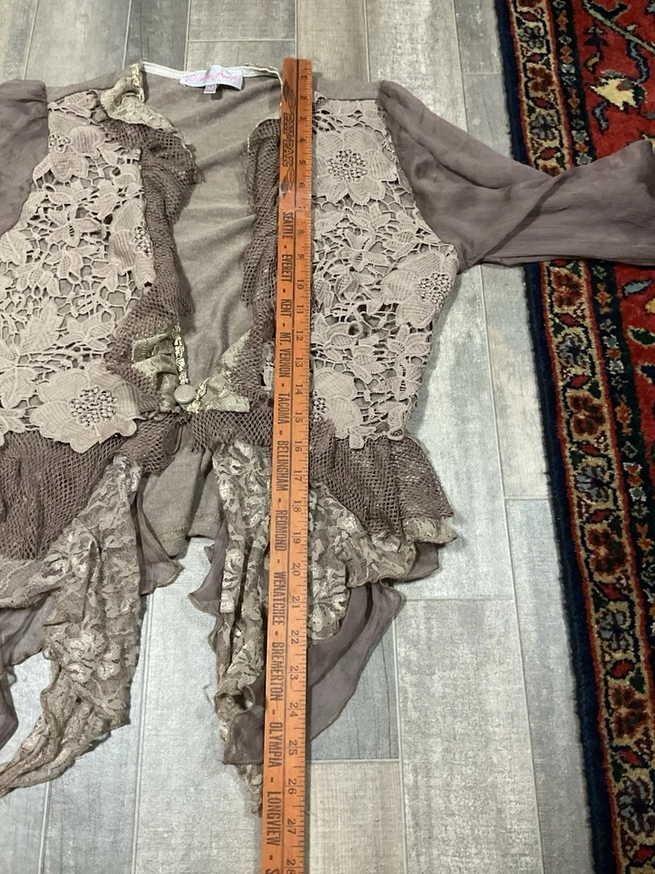 Bonito Cárdigan Ángel Talla Mediana Tonos Neutros Encaje Chica Boho Mágico Foto 2 de 4