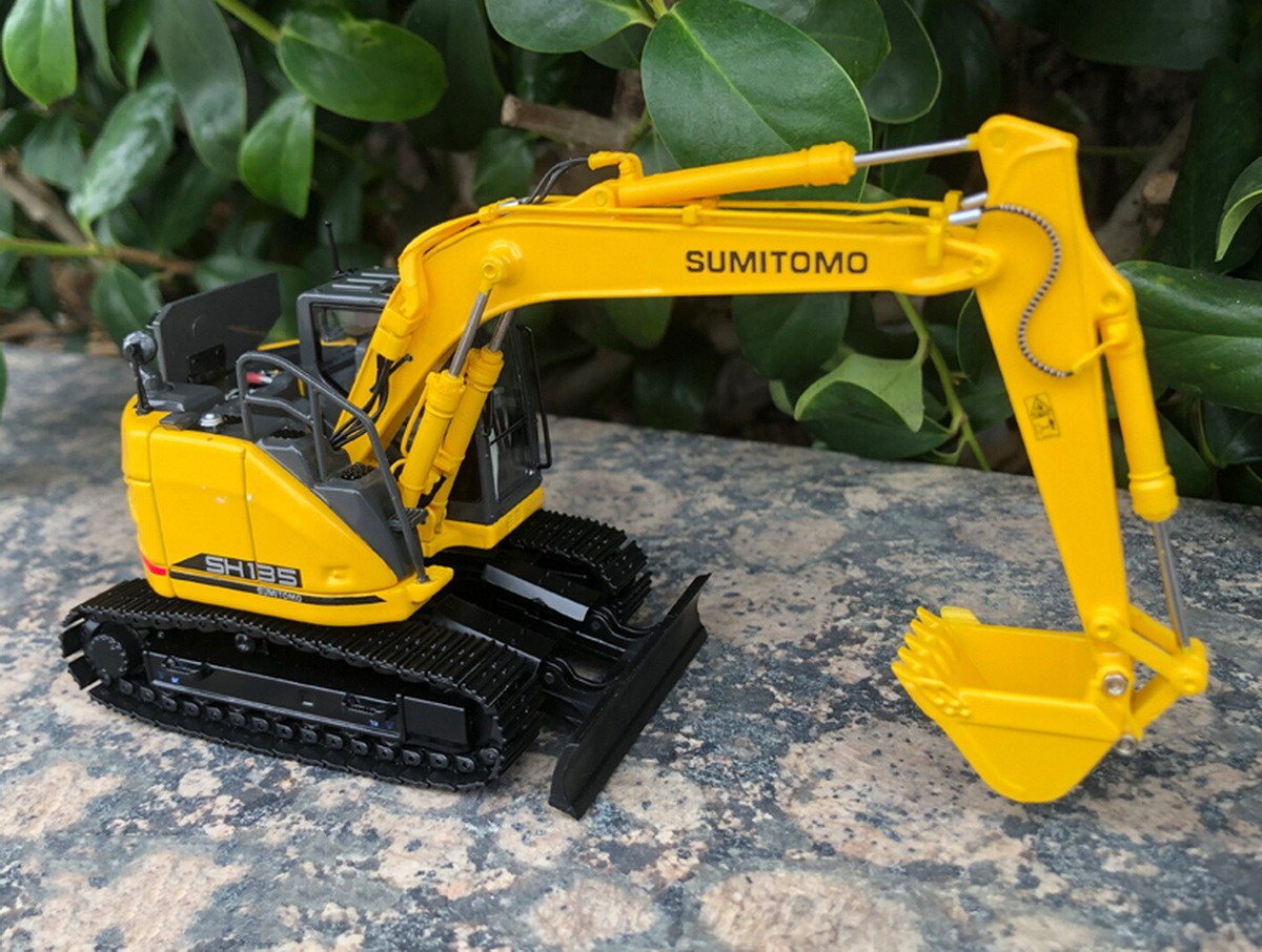 SUMITOMO SH135X-7 1/50 SCALE MODEL 住友 ミニチュア