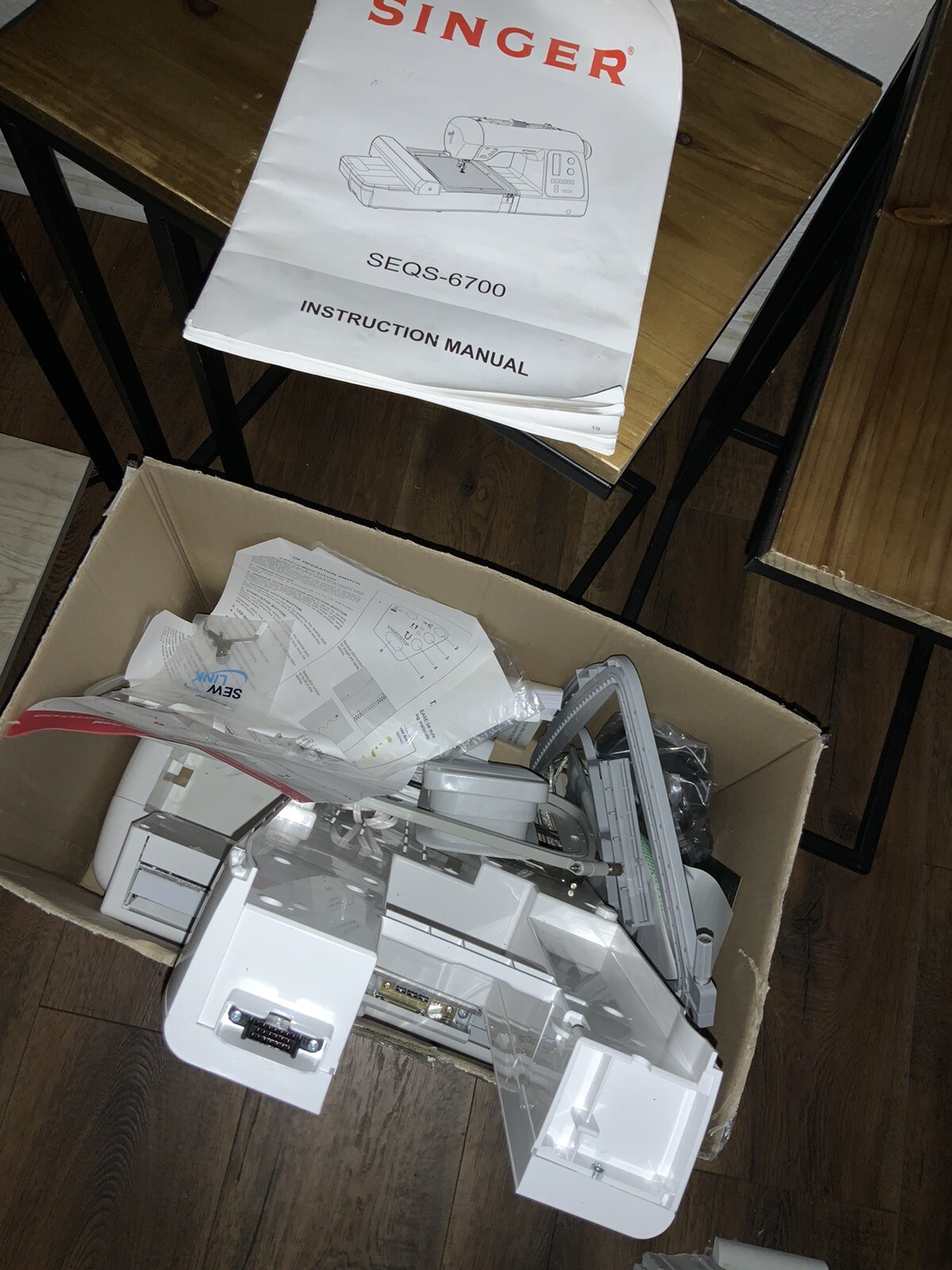 SINGER SEQS-6700 Futura Quartet Sewing and Embroidery Machine