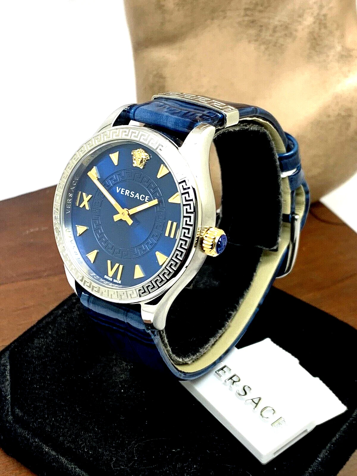 Orologio Versace Donna VE2S00122 Hellenyium Quarzo Svizzero Quadrante Blu Cinturino Pelle