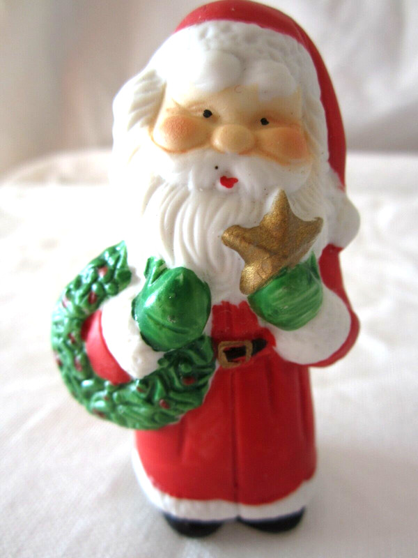1970 FLAMBRO Ceramic Santa Claus with Wreath & Star Christmas Figurine Ornament