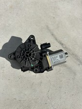 2020-2022 HYUNDAI VENUE FRONT LEFT DRIVER SIDE WINDOW MOTOR 82450K2000 OEM