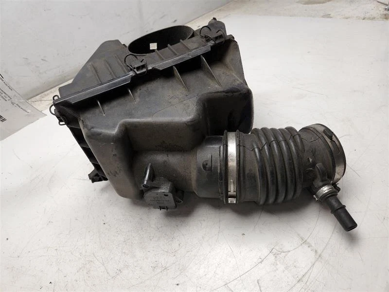 Purificador de aire Mazda 6 2009-2013 2,5 L bajas emisiones OEM L52013300B Foto 3 de 4