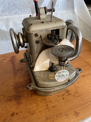 TOP Zustand Antike Nähmaschine KEROIDE Milano La Ducale 1950 Hurtu Singer Howe