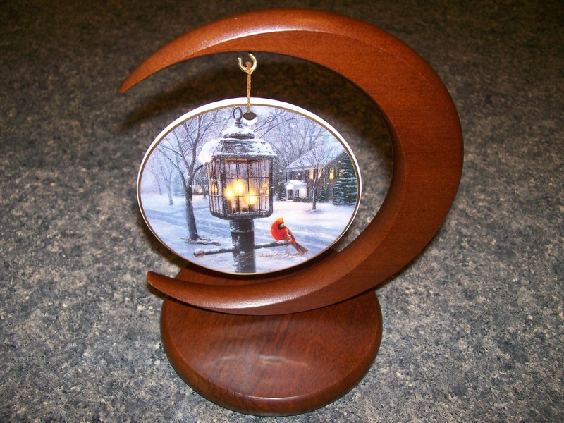 HADLEY HOUSE “WARMTH OF WINTER” DARRELL BUSH ORNAMENT W/WOODEN HANGER