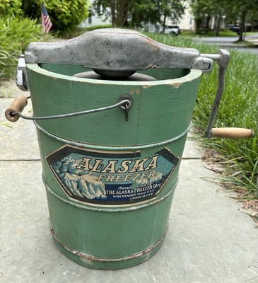 Vintage- Alaska Freezer Company 4 Quart Hand, Crank Ice Cream Maker