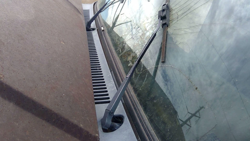 1985 86 Gmc Sierra K10 1500 Driver Left Windshield Wiper Arm Oem Blade 22111206 - Image 3 of 4