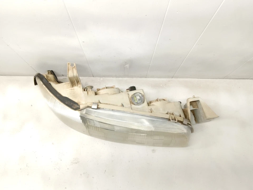 Faro derecho pasajero Mazda 626 1993-1997 OEM, 114-58364R Foto 3 de 4