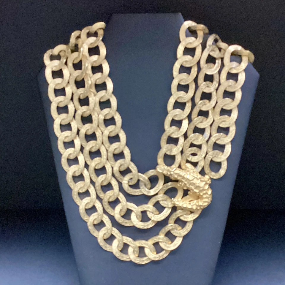 RARO DKNY Triple Multi Hilo Capas Tono Dorado Cocodrilo Collar Declaración Foto 3 de 4
