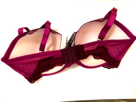 Victoria&rsquo;s Secret Very Sexy Push Up Bra Magenta Satin & Lace NWT