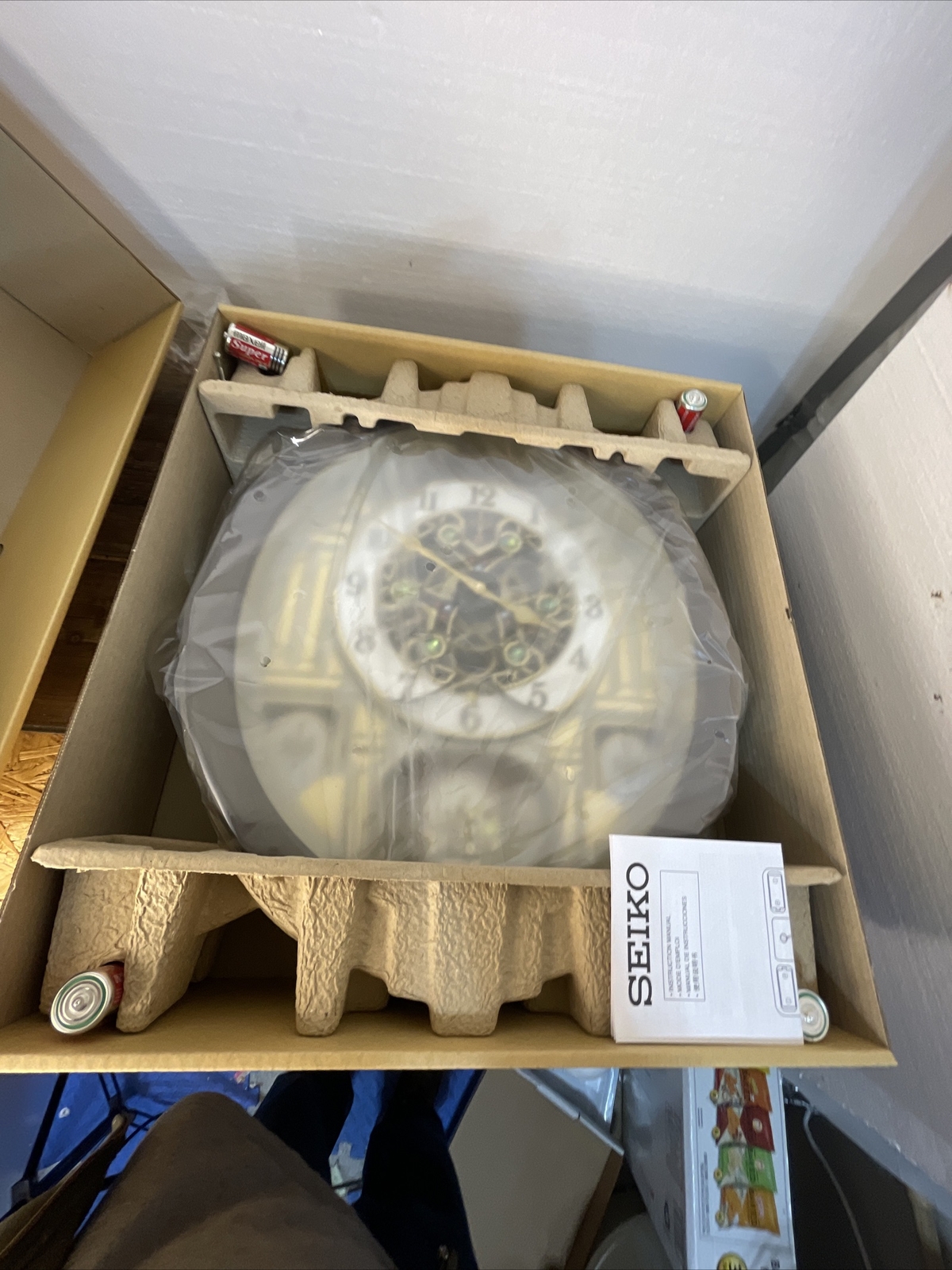 SEIKO MELODIES IN MOTION CLOCK SPECIAL COLLECTORS EDITION, MADE WITH 22 CRYSTALS