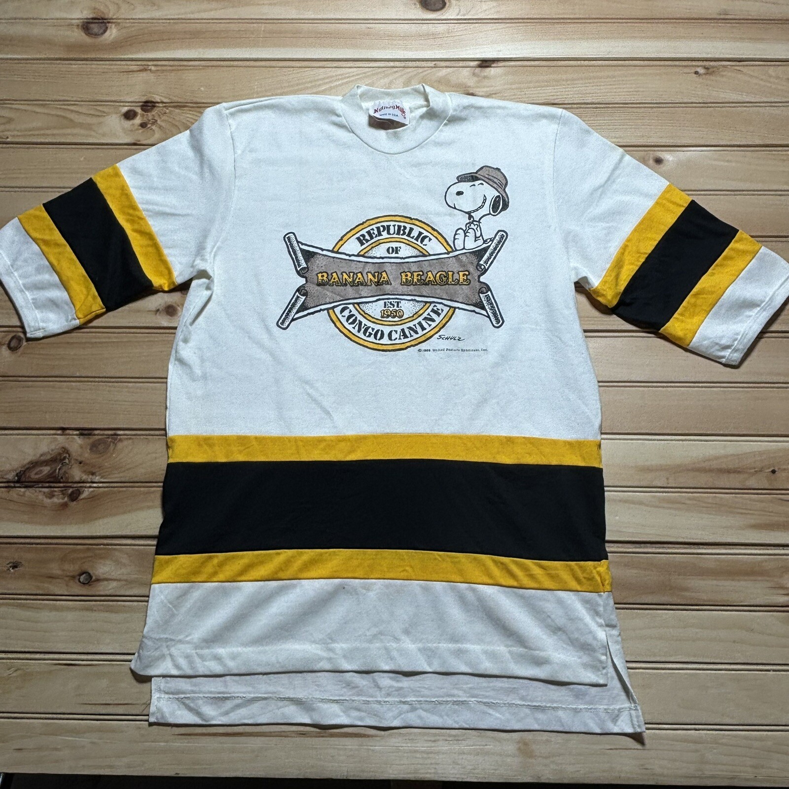 Vintage 80s Snoopy Charlie Brown Banana Beagle Football Tee Size L