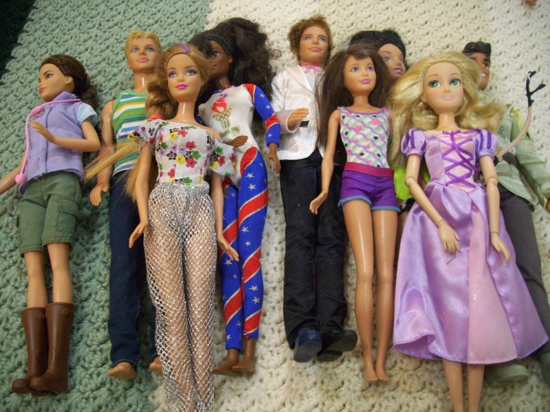 LOT OF 9 BARBIES/KENS AND OTHER DOLLS  FREE SHIPPING