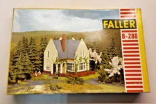 Vintage 1960s Faller HO 1:87 NO.B-280 European Style Hunting Lodge Unbuilt Kit
