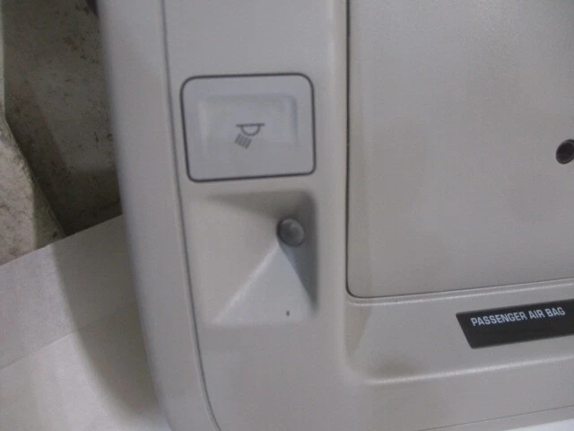 Chevrolet Silverado 1500 3500 Overhead Roof Console w/Lights OEM LKQ - Image 3 of 4