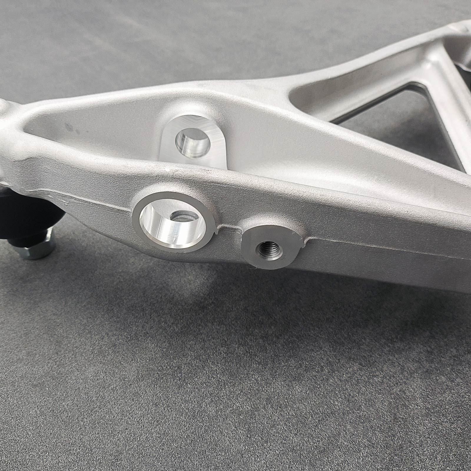Front Left Lower Control Arm 264523 for Ferrari 488 458 California F8 F12 812