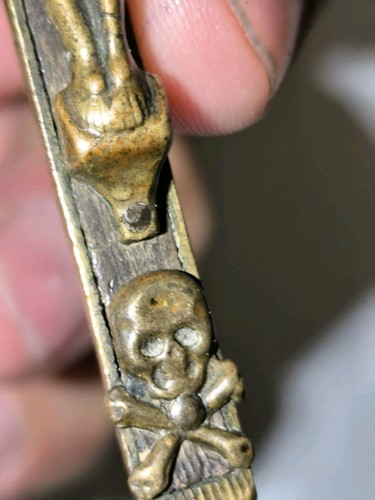 Magnifico crocifisso del 700 in bronzo con proprio simbolo della morte (teschio) - Foto 4 di 8