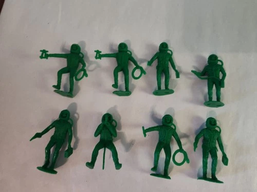 Astronaut MPC Army Men Toy Soldier plastic military figures vtg Marx Green x 8