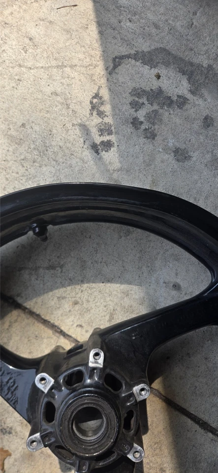 2005 cbr1000rr 前缘轻微唇部凹痕 — 第 2/2 张图片