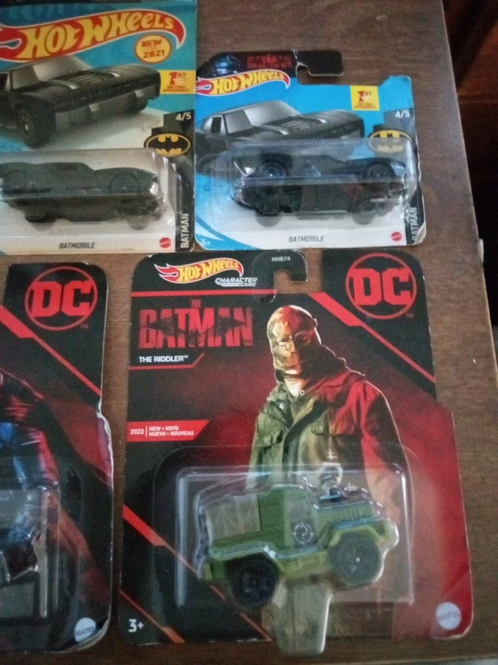 Lote de 7 autos Hot Wheels DC Comics The Batman 2022 - Acertijo Catwoman Batman Foto 4 de 4