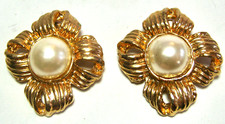 Goldtone Flower  Faux Pearl Shoe Clips