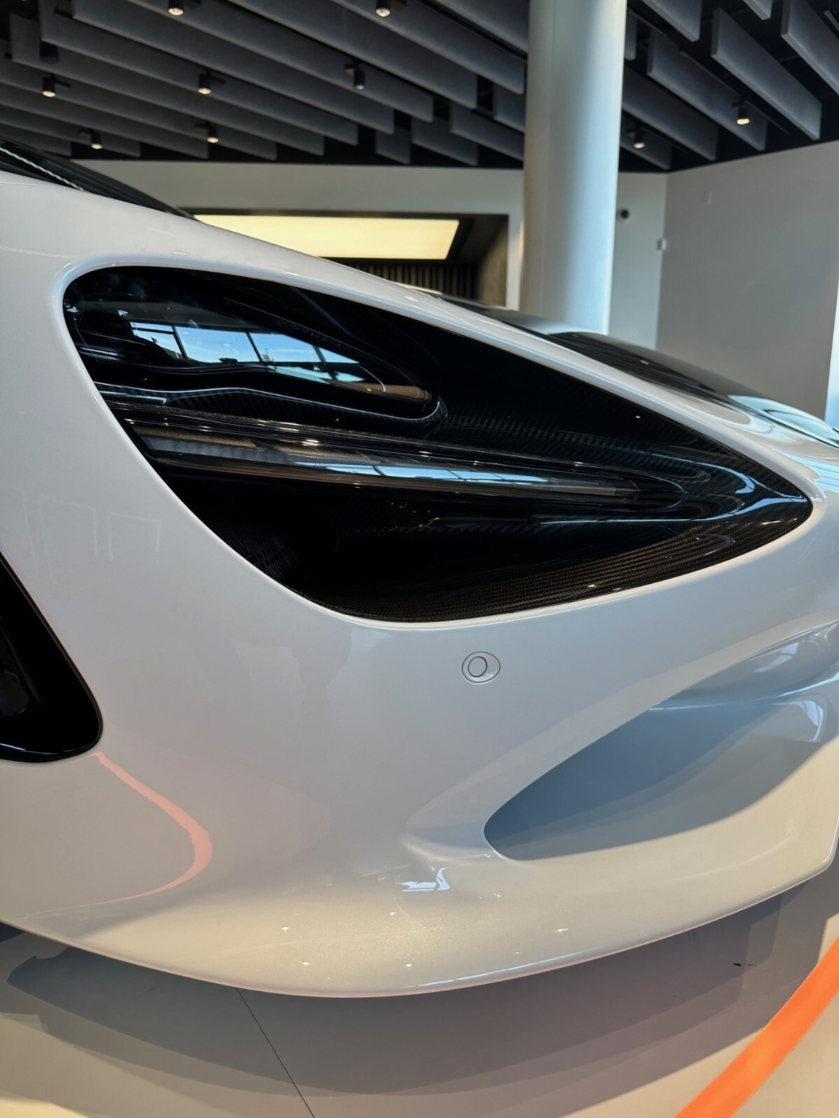 MCLAREN 750S RH CARBON FIBER HEADLAMP BEZEL 14AA508CPCFG
