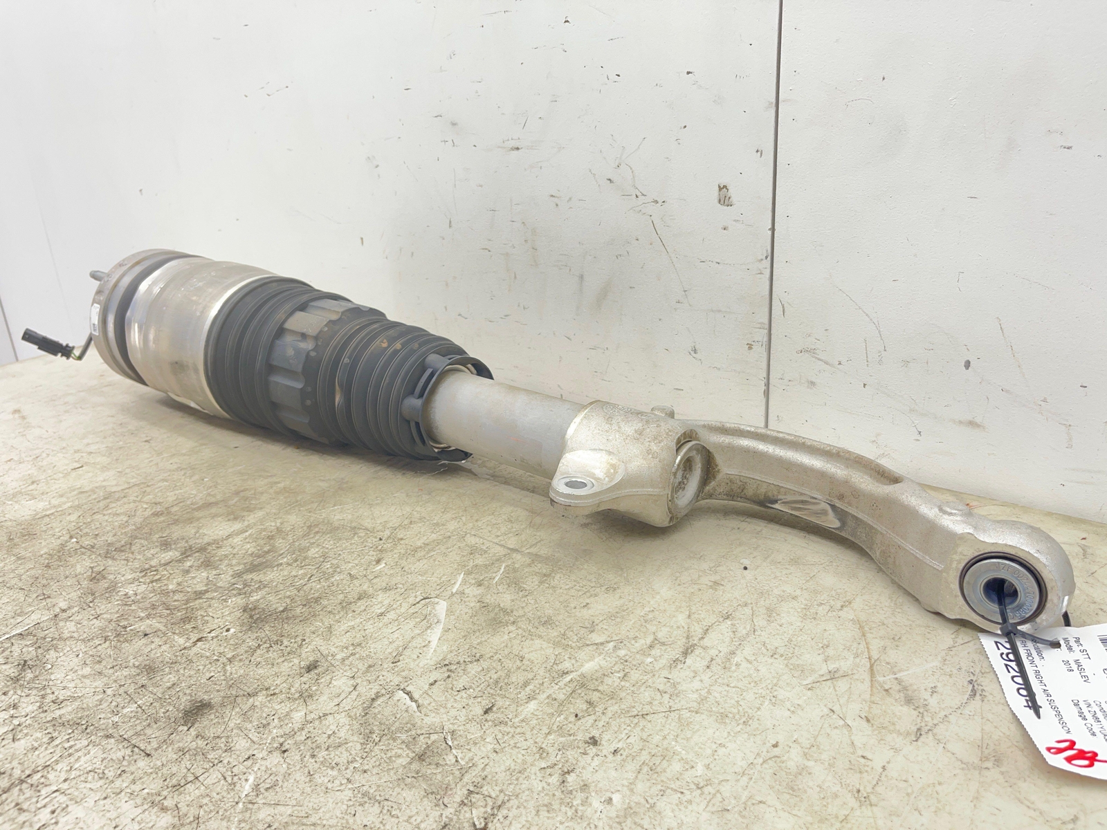 2017-2022 MASERATI LEVANTE FRONT RIGHT AIR SUSPENSION STRUT SHOCK ABSORBER OEM