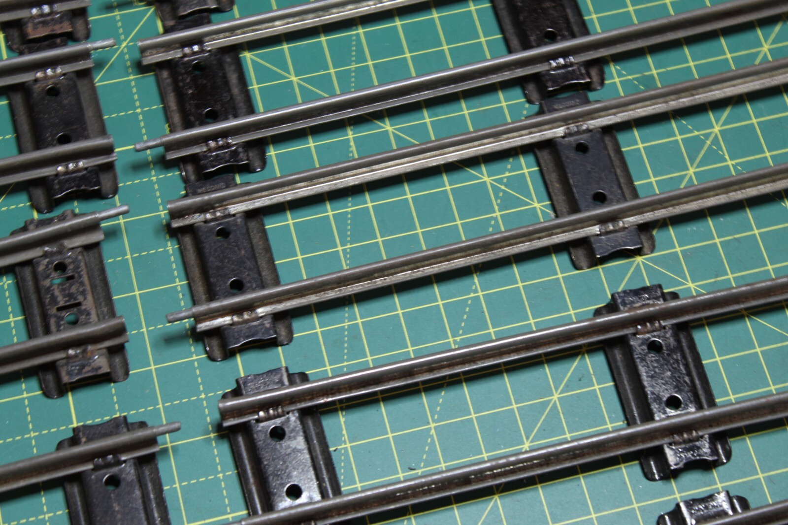 Joblot of 24 pieces of Hornby Clockwork O Gauge 2 RAIL STRAIGHT TRACK