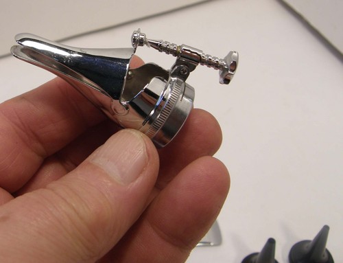 SET DIAGNOSTICO VINTAGE GOWLLANDS OTOSCOPIO CON CUSTODIA NON TESTATO COSÌ COM'È INCOMPLETO - Foto 13 di 24