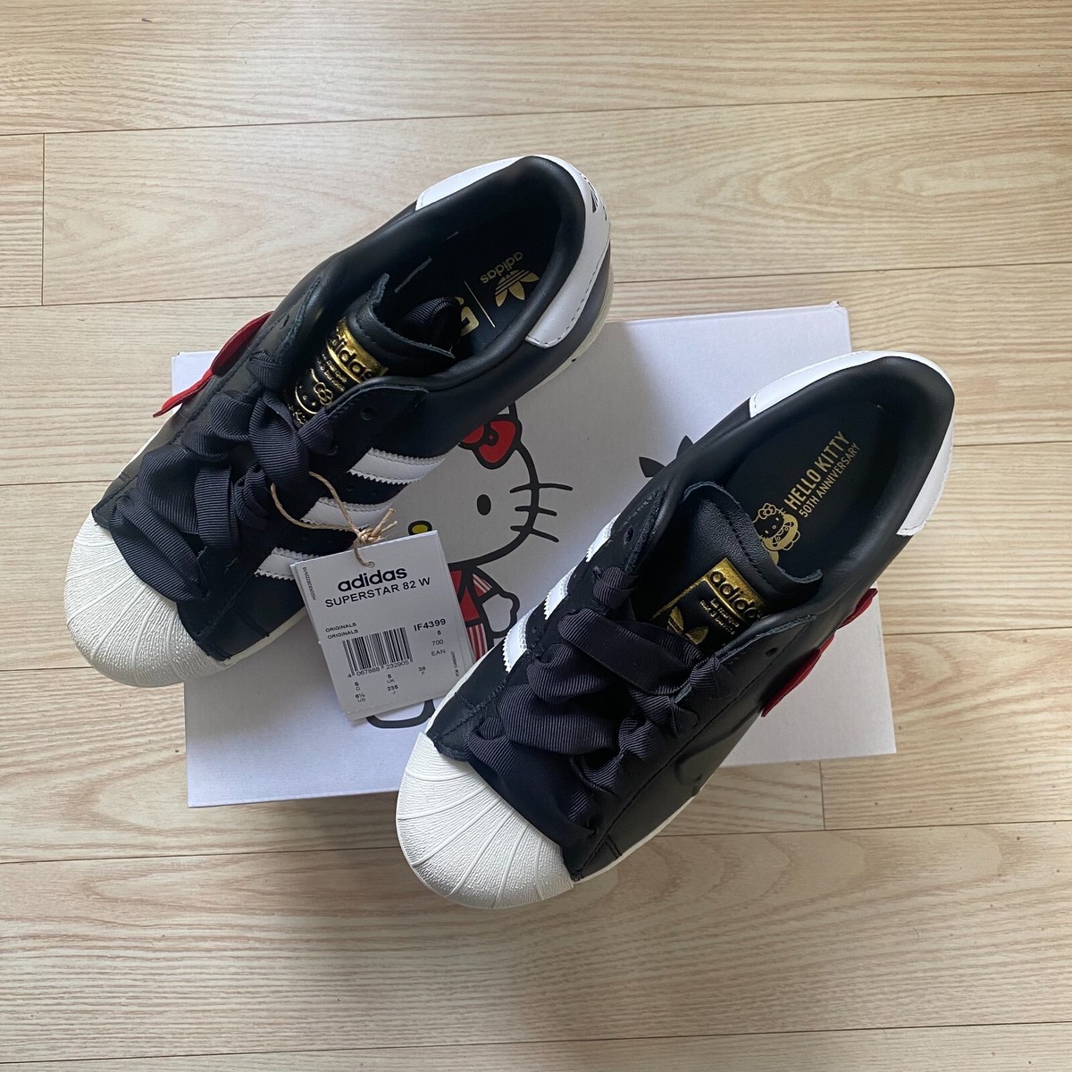 スニーカー [Adidas X Hello Kitty] SUPERSTAR 82 : Core Black Adidas X Hello Kitty Women's Superstar 82 Black - IF4399